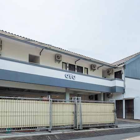Oyo 1460 Anyelir Residence Cirebon Exterior photo